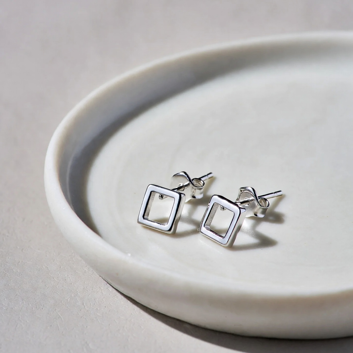 Line Geometric Studs