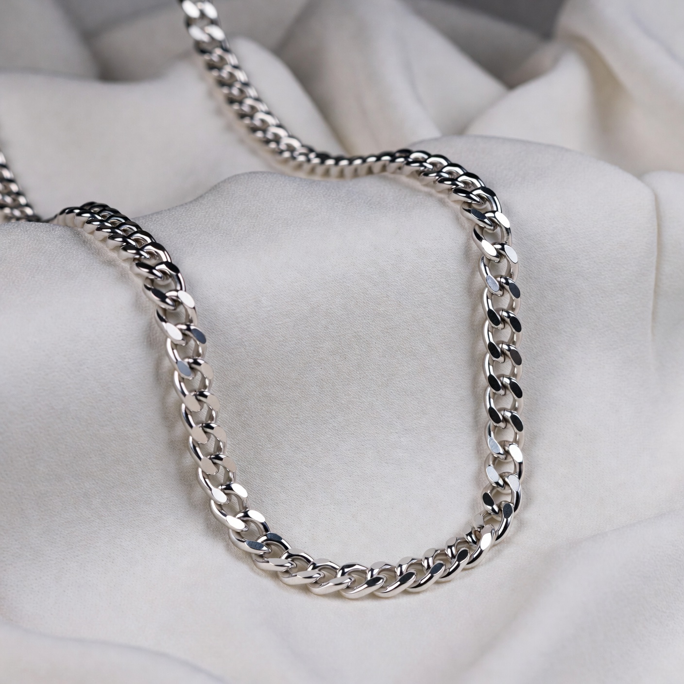 Aria Curb Chain